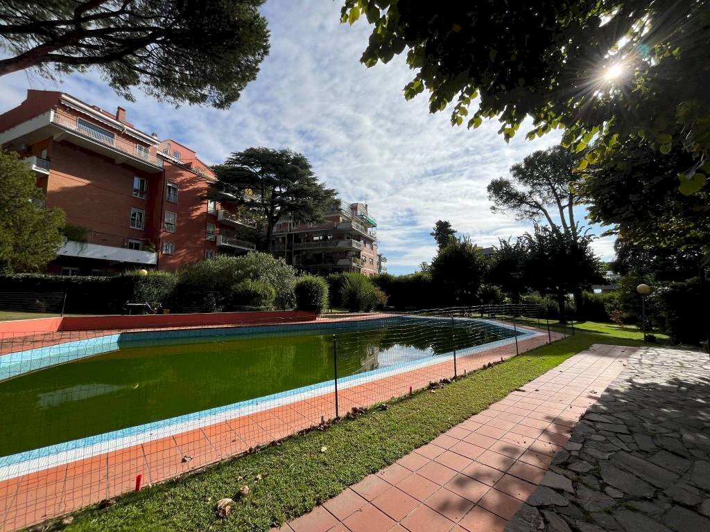 Piscina - Three-room apartment via Riccardo Zandonai, 41, Roma - photo 2