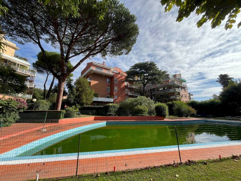 Piscina - Three-room apartment via Riccardo Zandonai, 41, Roma - photo 3