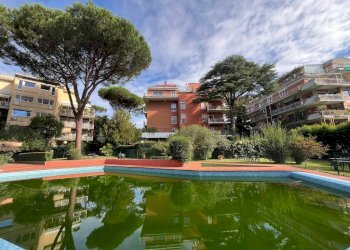 Piscina - Trilocale via Riccardo Zandonai, 41, Roma - foto 1