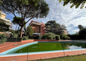 Piscina - Trilocale via Riccardo Zandonai, 41, Roma - foto 3