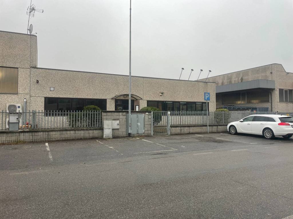 Facciata - Capannone via Liguria, Cornegliano Laudense - foto 1