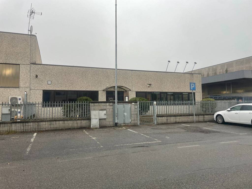 Facciata - Capannone via Liguria, Cornegliano Laudense - foto 2