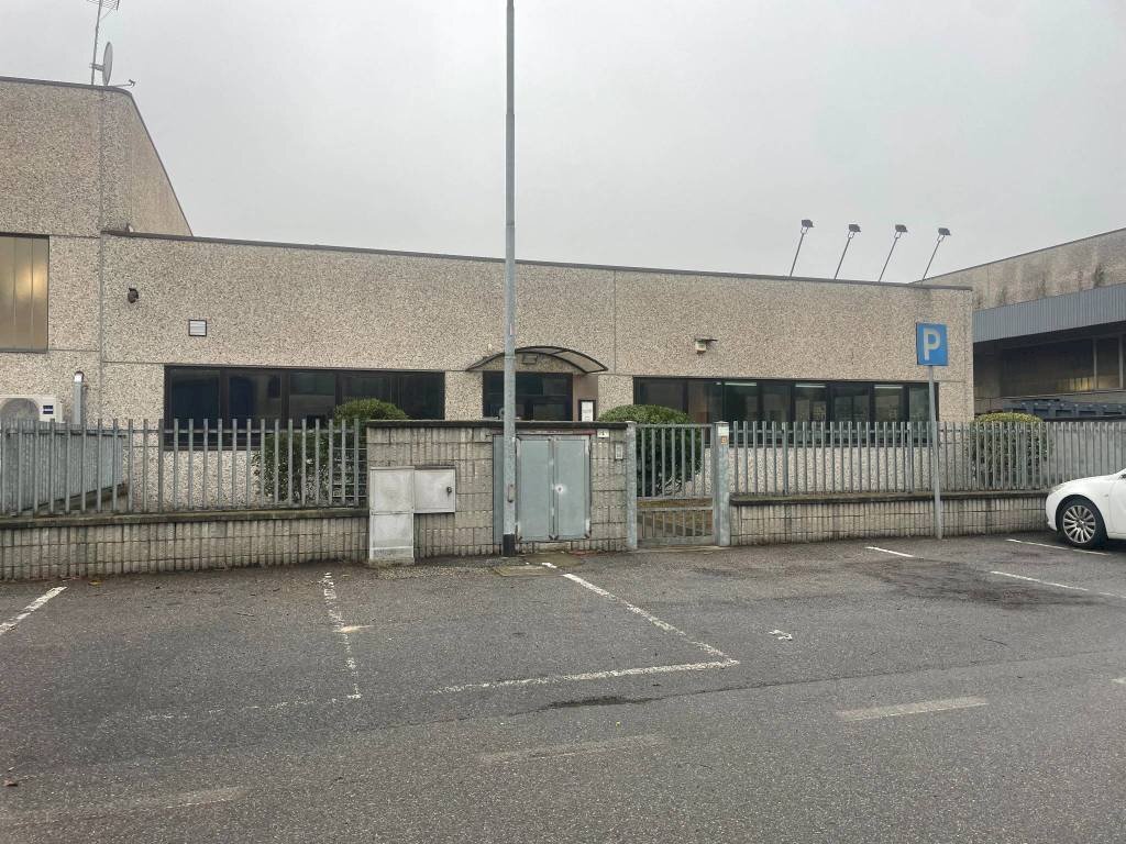 Facciata - Capannone via Liguria, Cornegliano Laudense - foto 3