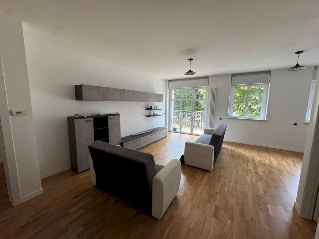 Salone - Quadrilocale via Antonio Fogazzaro, 2, Gallarate - foto 2