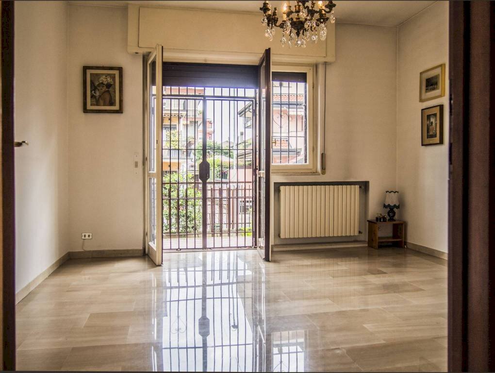 Salone - Trilocale via Redipuglia, 3, Cesano Boscone - foto 1