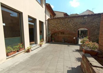 Cortile interno - Shop via Giuseppe Garibaldi, Montelupo Fiorentino - photo 4