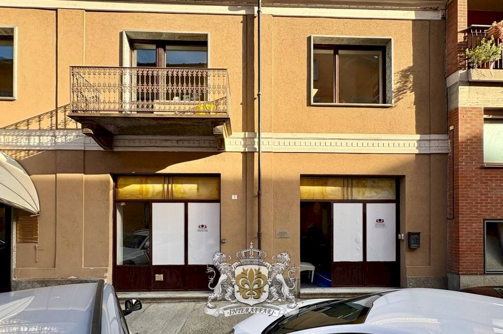 Facciata - Negozio via Bartolomeo Bruni, 3, Cuneo (zona Centro) - foto 2