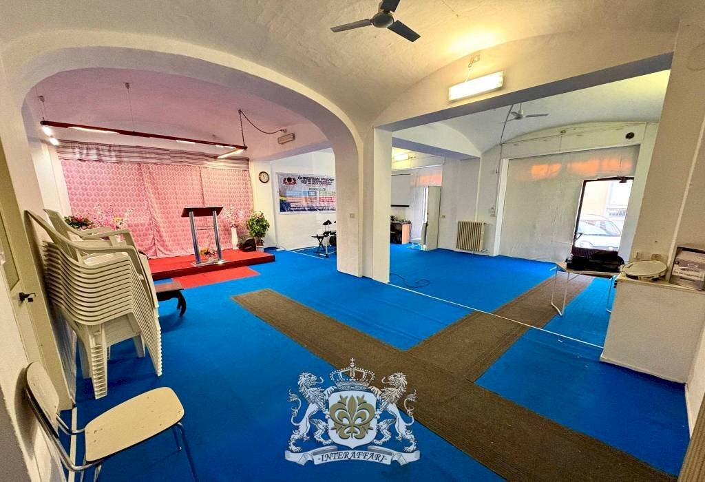Interno non residenziale - Negozio via Bartolomeo Bruni, 3, Cuneo (zona Centro) - foto 3