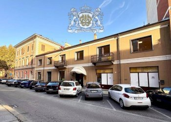 Zona - Negozio via Bartolomeo Bruni, 3, Cuneo (zona Centro) - foto 1