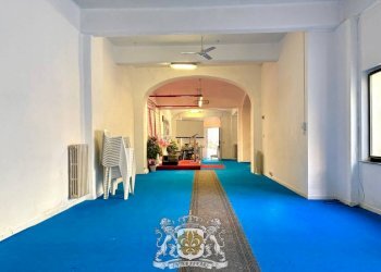 Interno non residenziale - Negozio via Bartolomeo Bruni, 3, Cuneo (zona Centro) - foto 9