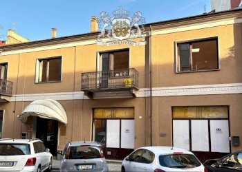 Facciata - Negozio via Bartolomeo Bruni, 3, Cuneo (zona Centro) - foto 23