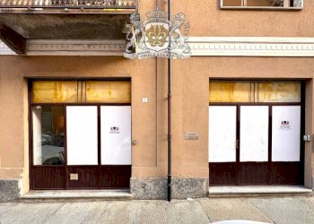 Facciata - Negozio via Bartolomeo Bruni, 3, Cuneo (zona Centro) - foto 32