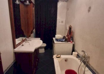 Bagno - Quadrilocale via Carlo Fasciotti, 59, Genova (zona Sampierdarena) - foto 2