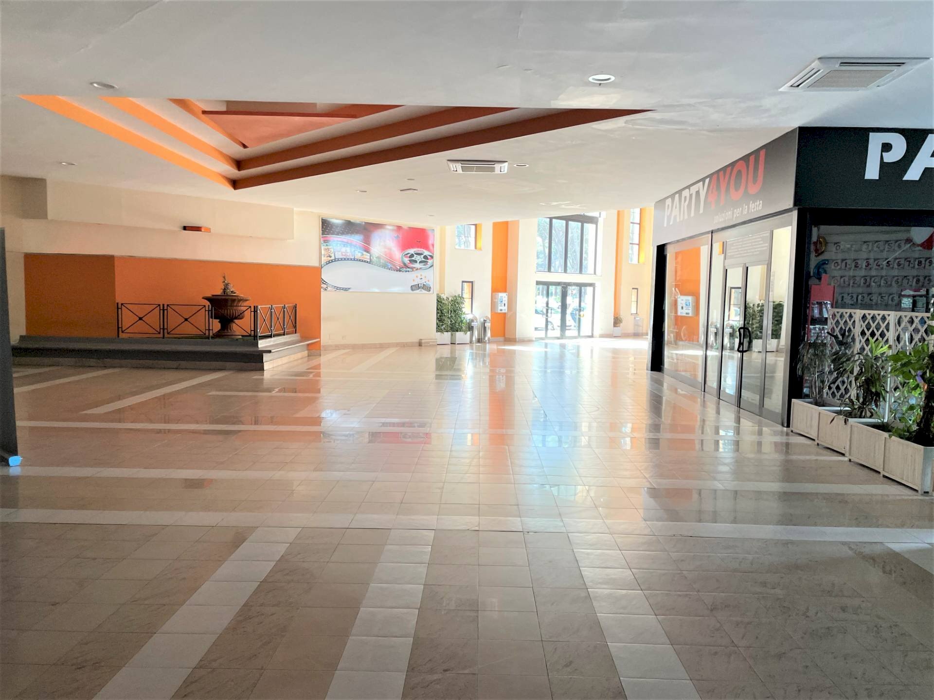 Ricezione / Lobby - Locale Commerciale Via dei Romagnoli
515, Roma - foto 3