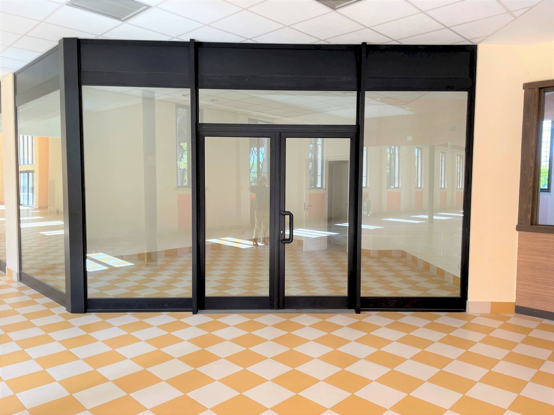 Stanza vuota - Locale Commerciale Via dei Romagnoli
515, Roma - foto 2