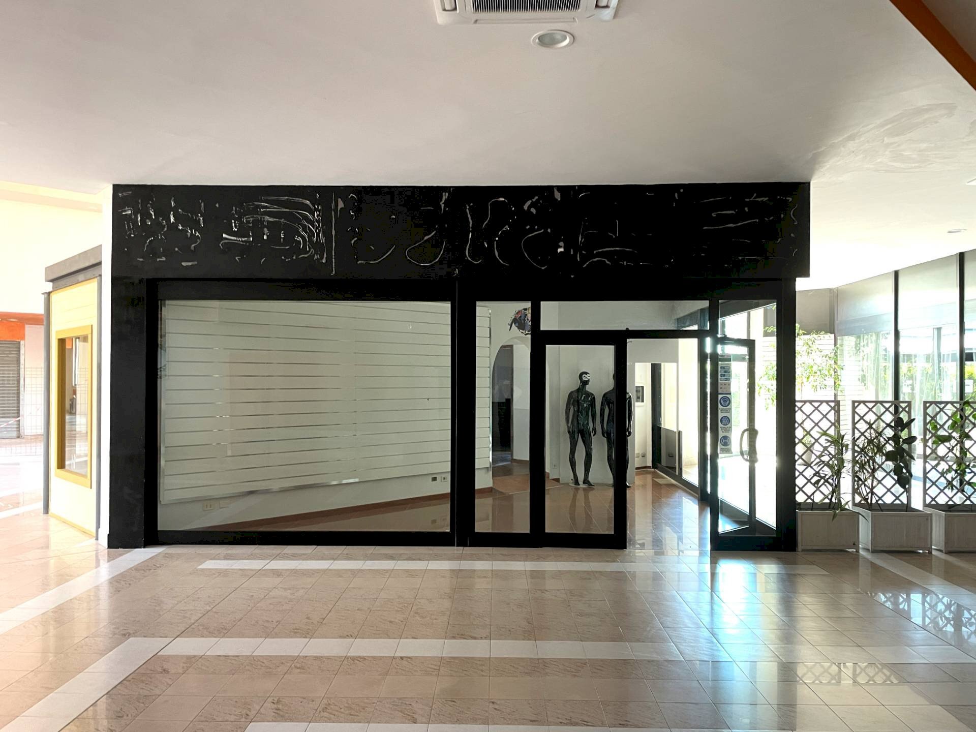 Ricezione / Lobby - Locale Commerciale Via dei Romagnoli
515, Roma - foto 3