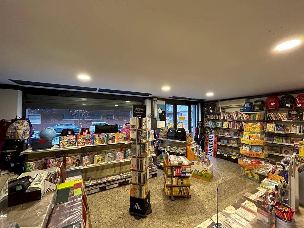 Dispensa di stoccaggio - Shop Via Corrado del Greco
 
28, Roma - photo 3