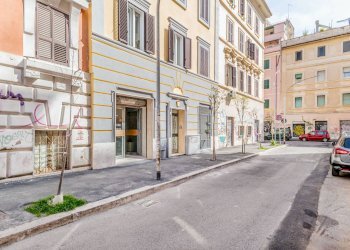 Edificio all\'aperto - Negozio Via Perugia
 
19, Roma - foto 12