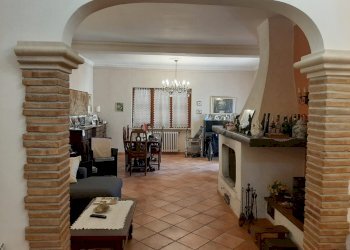 Sala da pranzo - Villa Via Tanaro
 
91, Ardea - photo 2