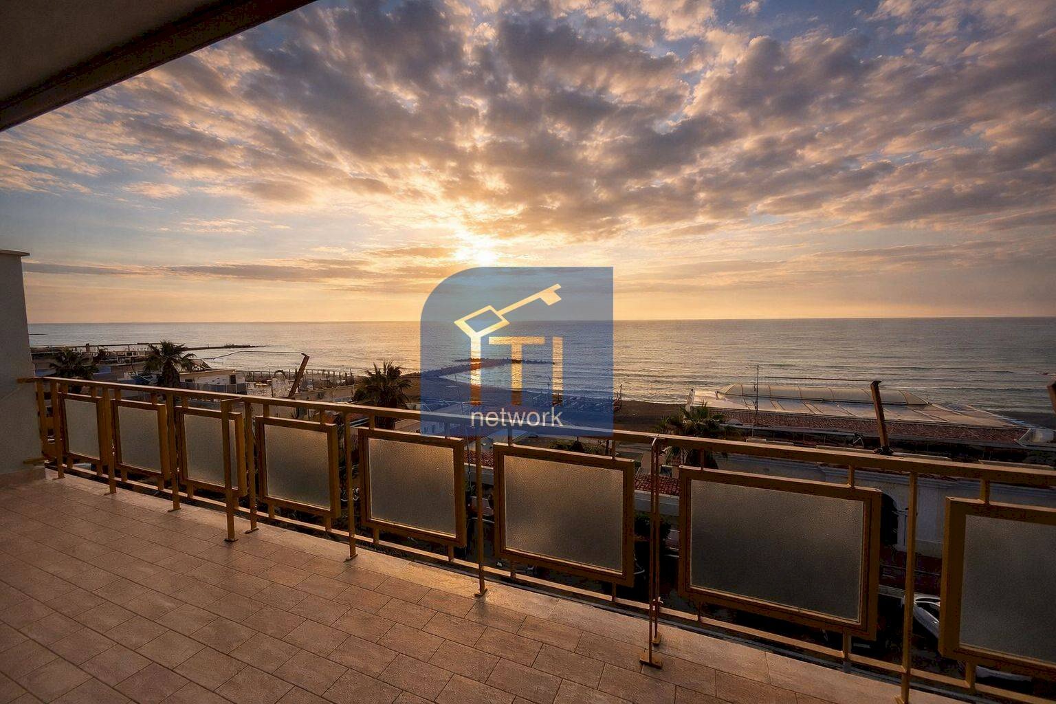 Foto 1 - Attic lungomare Paolo Toscanelli
 
216, Roma - photo 1