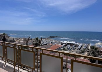 Balcone - Attic lungomare Paolo Toscanelli
 
216, Roma - photo 5