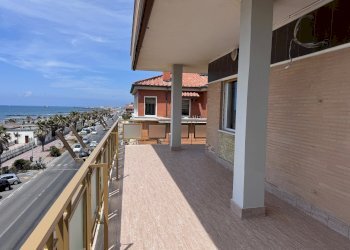 Balcone - Attic lungomare Paolo Toscanelli
 
216, Roma - photo 2