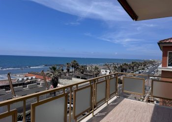 Balcone - Attic lungomare Paolo Toscanelli
 
216, Roma - photo 38