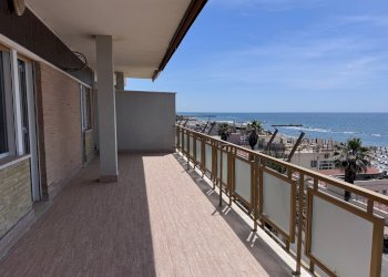 Balcone - Attic lungomare Paolo Toscanelli
 
216, Roma - photo 39