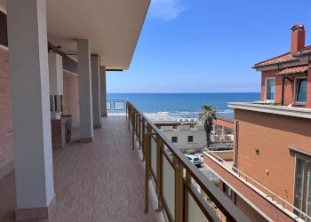 Balcone - Attic lungomare Paolo Toscanelli
 
216, Roma - photo 40