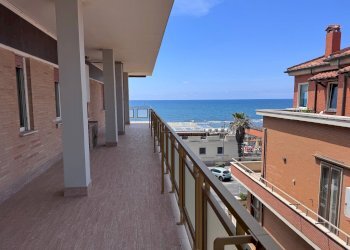 Balcone - Attic lungomare Paolo Toscanelli
 
216, Roma - photo 41