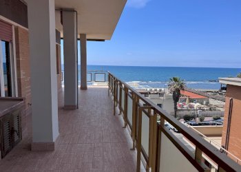 Balcone - Attic lungomare Paolo Toscanelli
 
216, Roma - photo 42