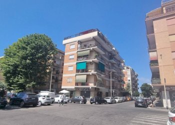 Edificio all\'aperto - Three-room apartment Via Delle Sirene
 
19, Roma - photo 1