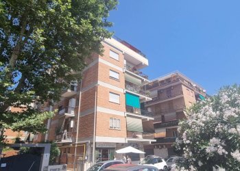 Edificio all\'aperto - Three-room apartment Via Delle Sirene
 
19, Roma - photo 4