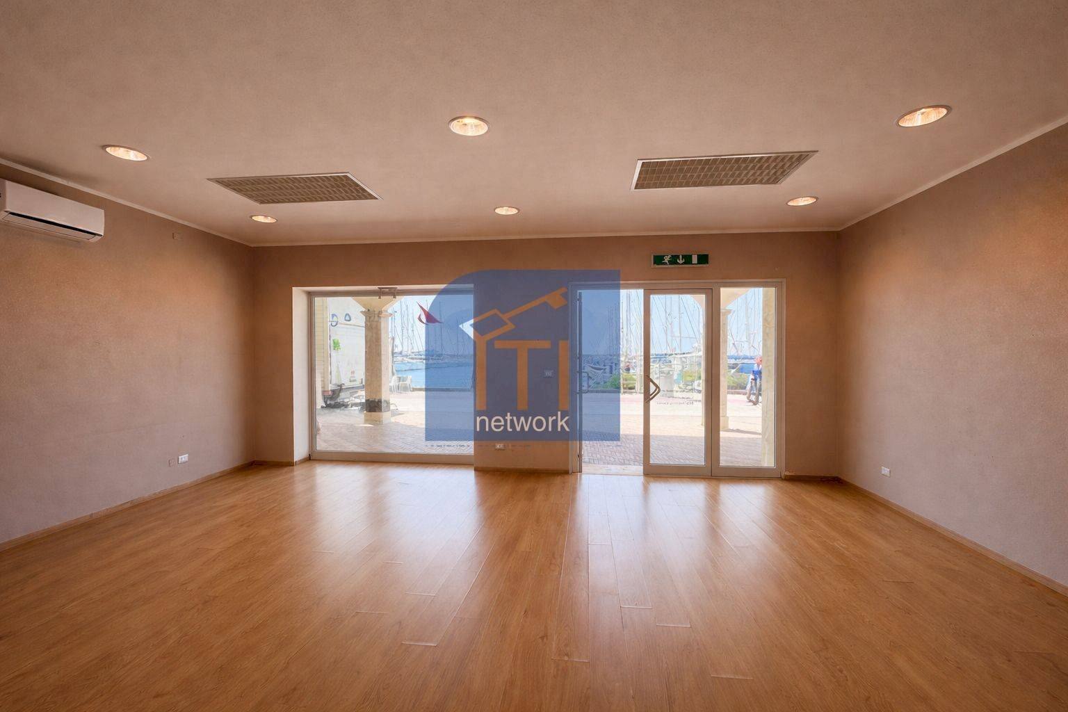 Foto 3 - Commercial Premises Lungomare Duca degli Abruzzi
 
84, Roma - photo 3