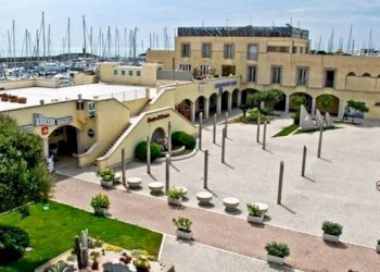 Edificio all\'aperto - Commercial Premises Lungomare Duca degli Abruzzi
 
84, Roma - photo 1