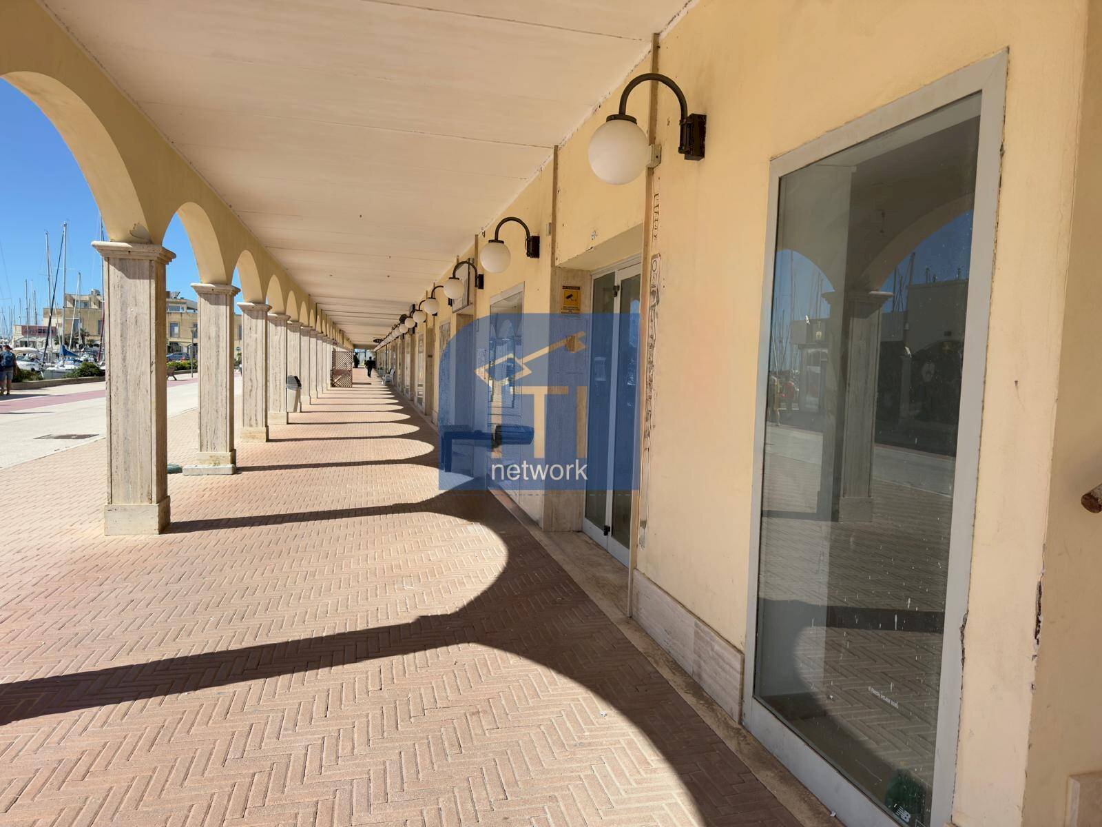 Foto 1 - Commercial Premises Via Lungomare Duca degli Abruzzi
 
83, Roma - photo 1