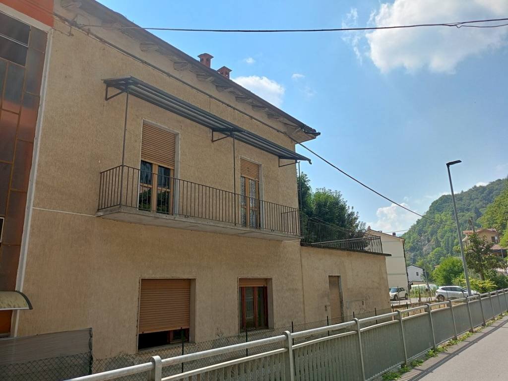 Facciata - Trilocale via Valdieri, 2, Borgo San Dalmazzo - foto 3