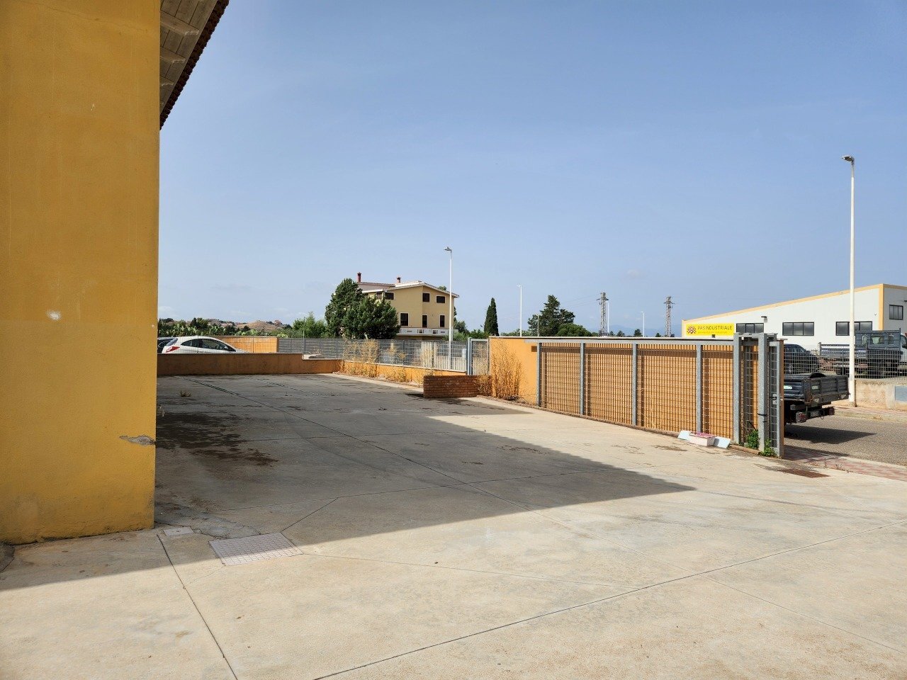 2.jpg - Locale Commerciale Ussana - foto 2