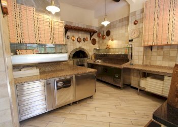 Banco di lavoro - Pizzeria Via Mameli 254, Rapallo - photo 2