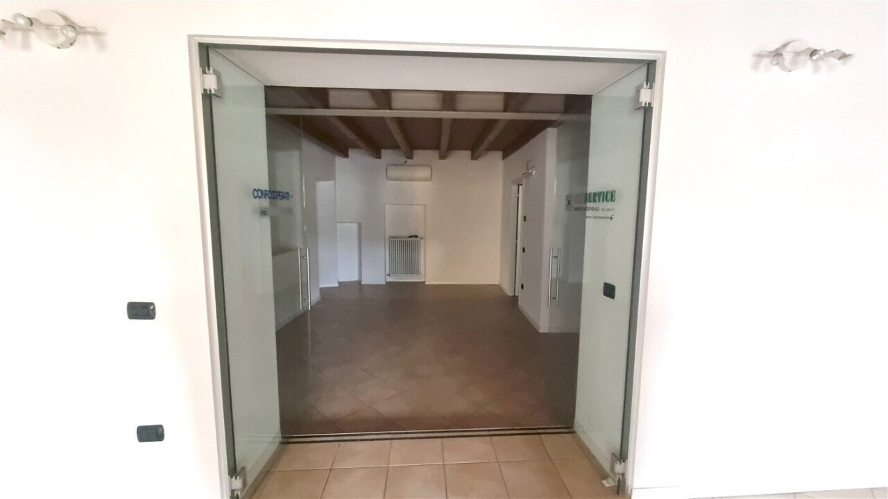 1 (2).jpg - Ufficio Piazza Giacomo Ferrari 1, Langhirano - foto 3