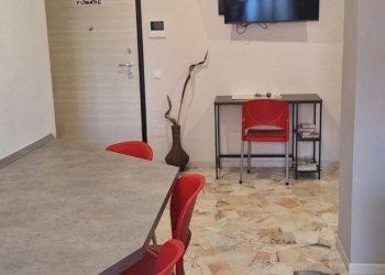 Screenshot_20250908_093833_WhatsApp.jpg - Bilocale via Andrea Costa 19, Novara - foto 5