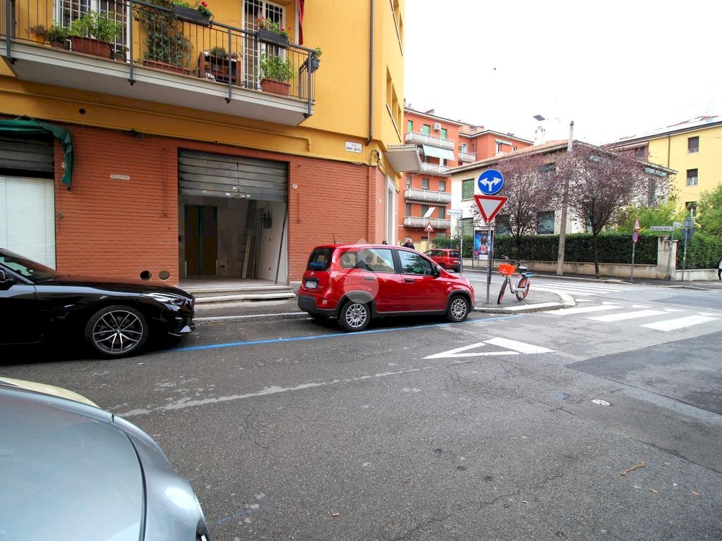 Negozio via Mario Bastia, Bologna (zona Costa Saragozza) - foto 2