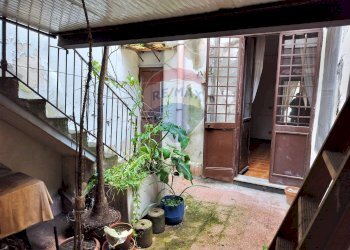 Scale - Casa semi indipendente Via Magri'
 
40, Catania - foto 17