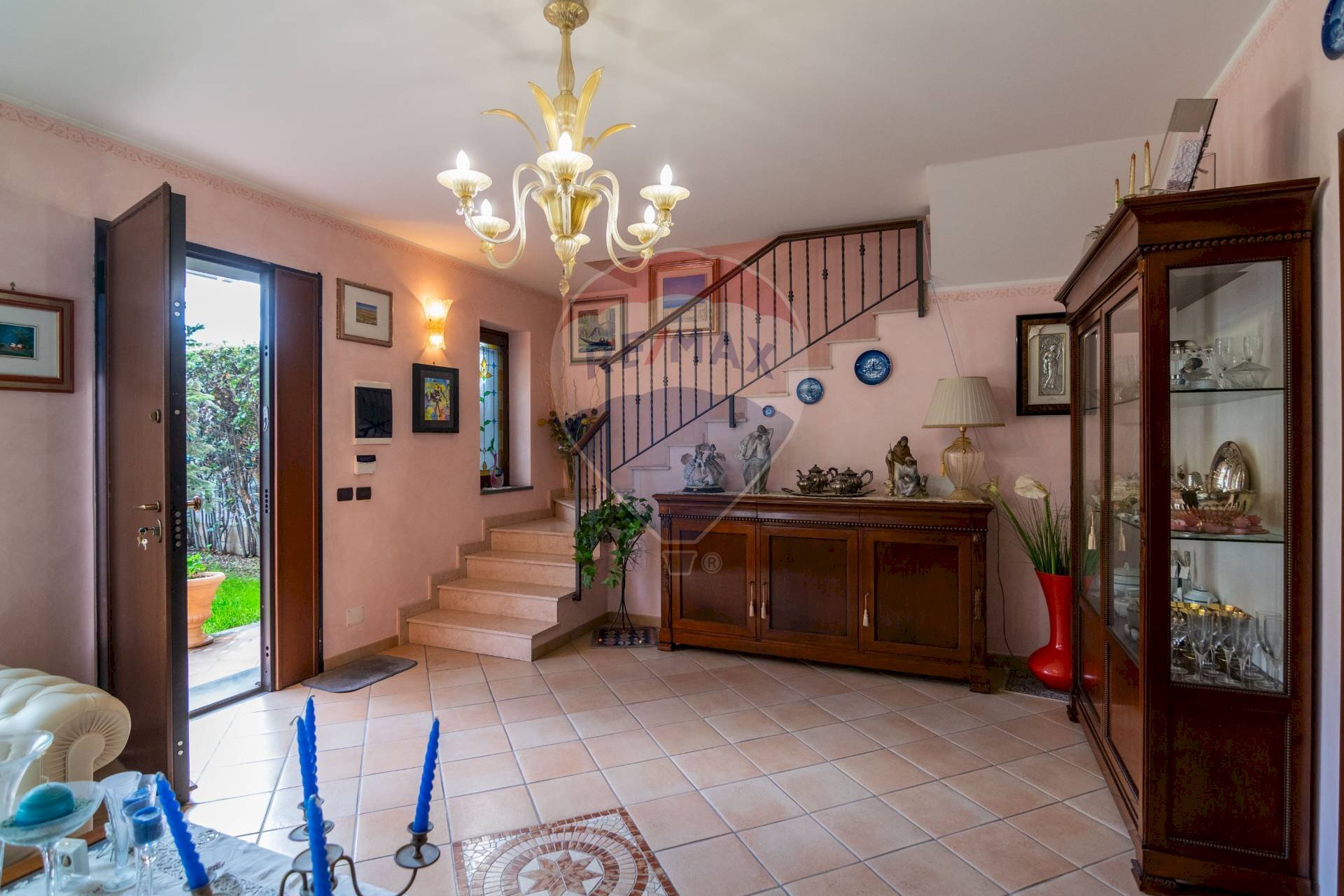 Scale - Villa Via Giovanni Gentile
 
30, Aci Sant'Antonio - foto 1