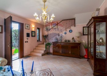 Scale - Villa Via Giovanni Gentile
 
30, Aci Sant'Antonio - foto 1