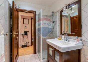 Bagno - Villa Via Giovanni Gentile
 
30, Aci Sant'Antonio - foto 9