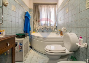 Bagno - Villa Via Giovanni Gentile
 
30, Aci Sant'Antonio - foto 13