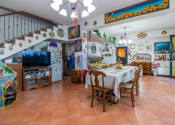 Sala da pranzo - Villa Via Giovanni Gentile
 
30, Aci Sant'Antonio - foto 41