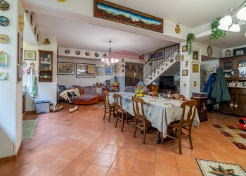 Sala da pranzo - Villa Via Giovanni Gentile
 
30, Aci Sant'Antonio - foto 42