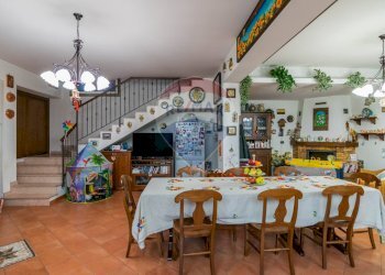 Sala da pranzo - Villa Via Giovanni Gentile
 
30, Aci Sant'Antonio - foto 44